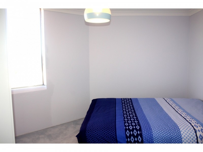 27/6A Valley Rd, Halls Head WA 6210