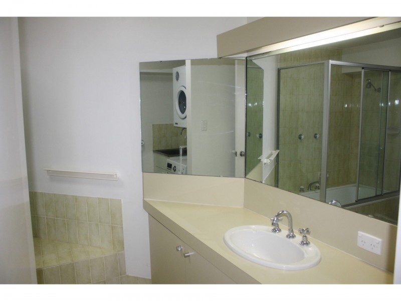 27/6A Valley Rd, Halls Head WA 6210