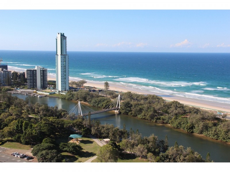 132/2 Admiralty Drive, Paradise Waters QLD 4217