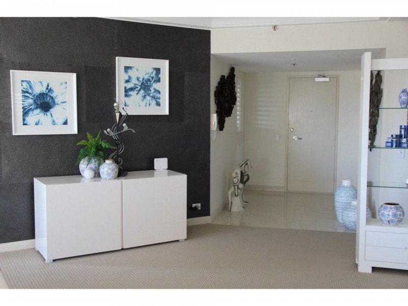 132/2 Admiralty Drive, Paradise Waters QLD 4217