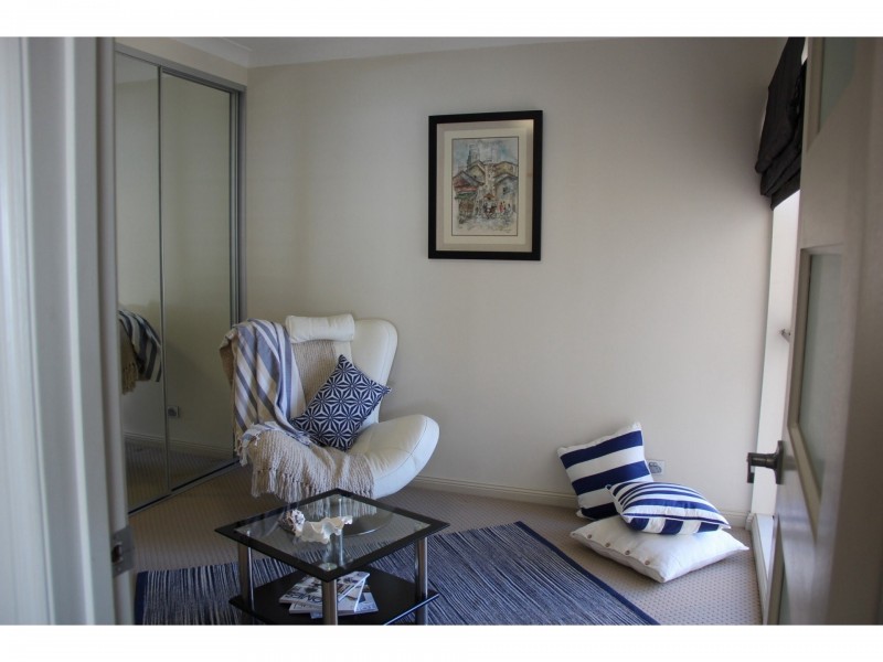 132/2 Admiralty Drive, Paradise Waters QLD 4217