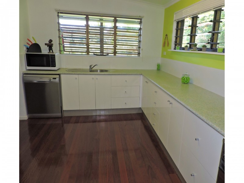 16 Arizona Crescent, White Rock QLD 4868