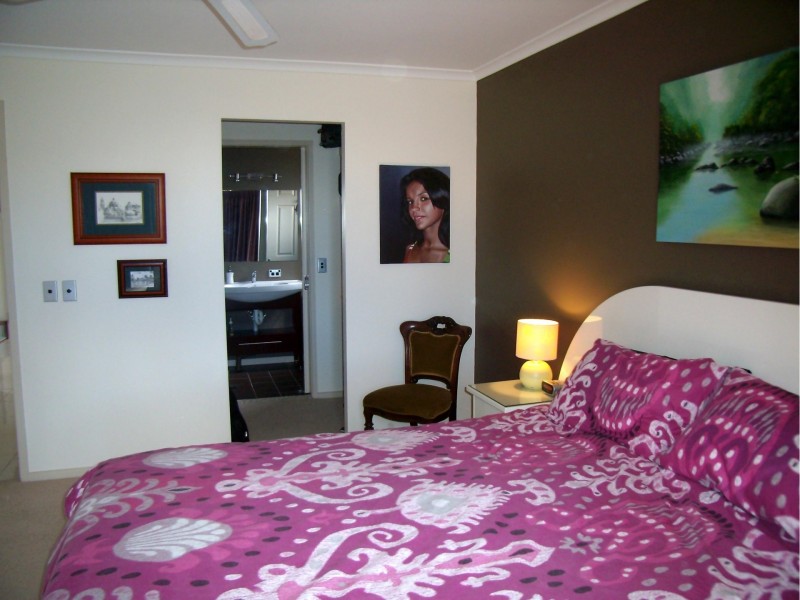 13 Parklane Place, Highland Park QLD 4211