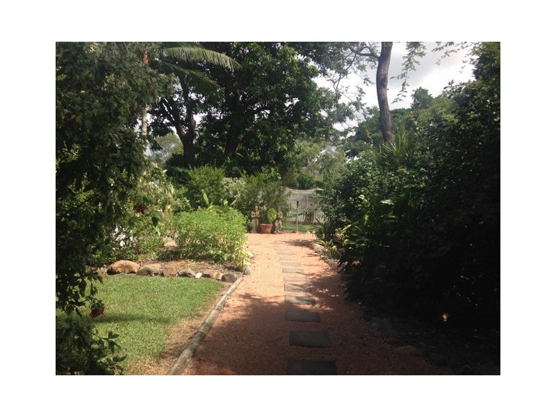 42 Albany Road, Hyde Park QLD 4812