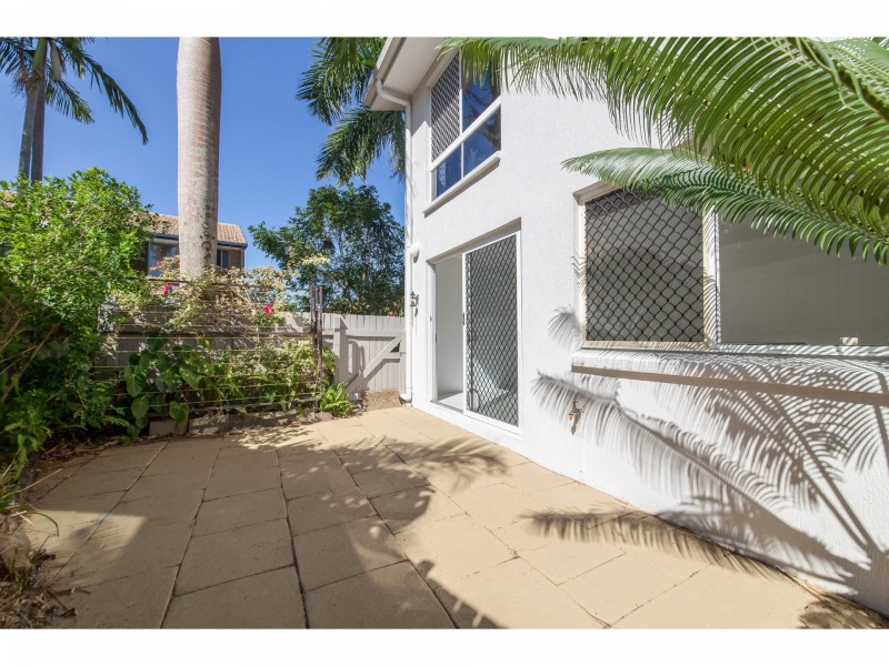 2/8 Eastern Court, Mount Coolum QLD 4573