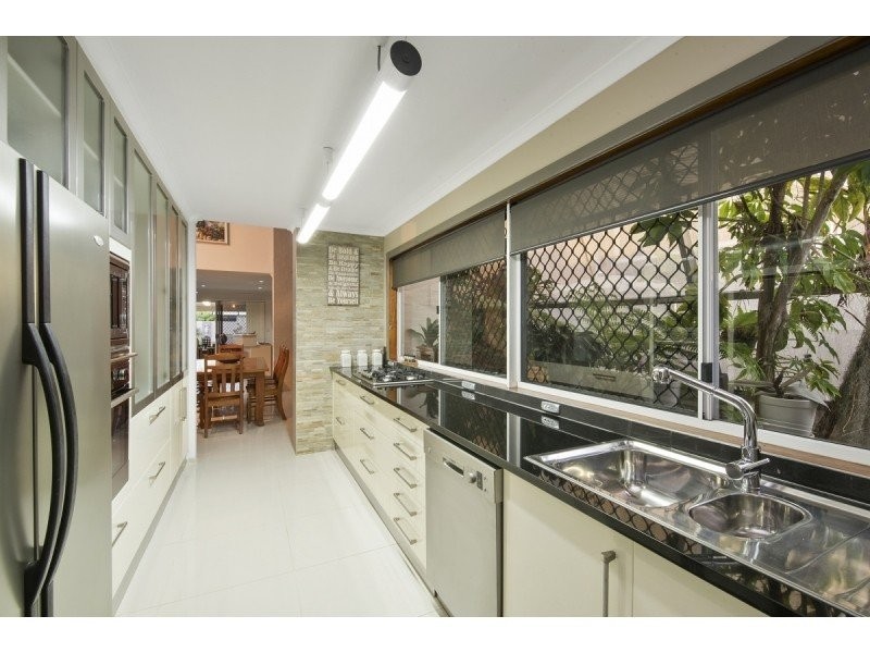 4 Buckingham Street, Margate QLD 4019