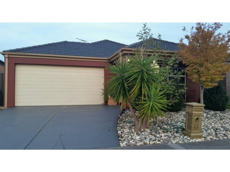 24 Britton Drive, Pakenham VIC 3810