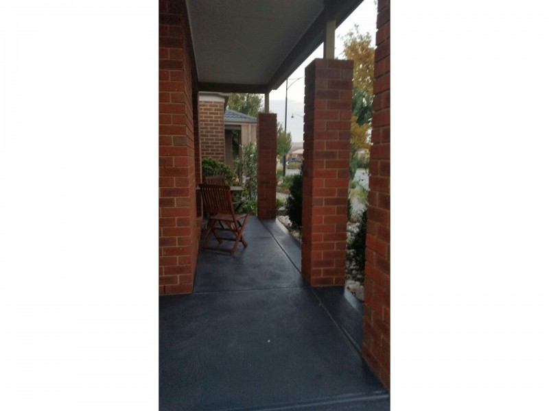 24 Britton Drive, Pakenham VIC 3810