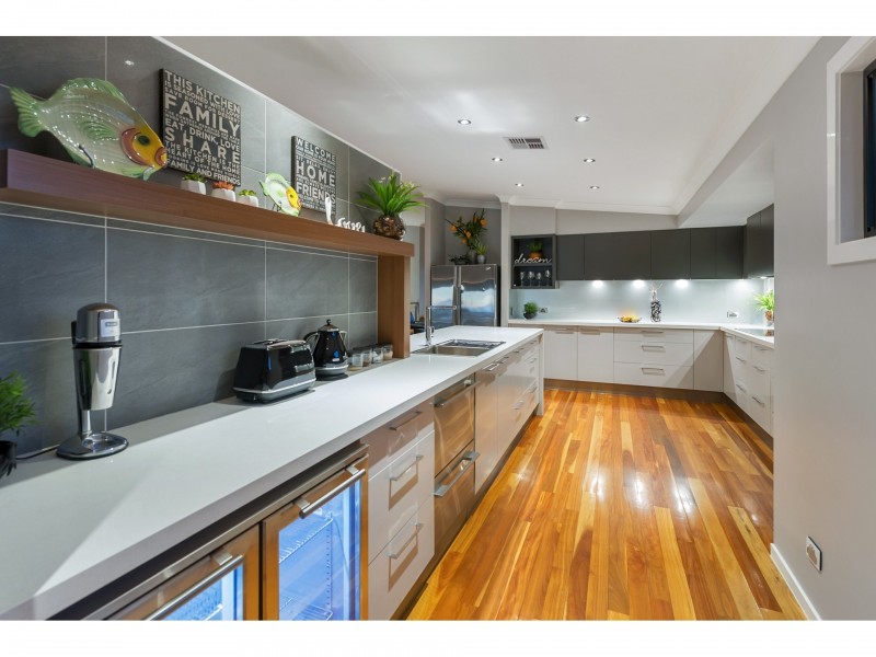 155 Gibson Crescent, Bellbowrie QLD 4070