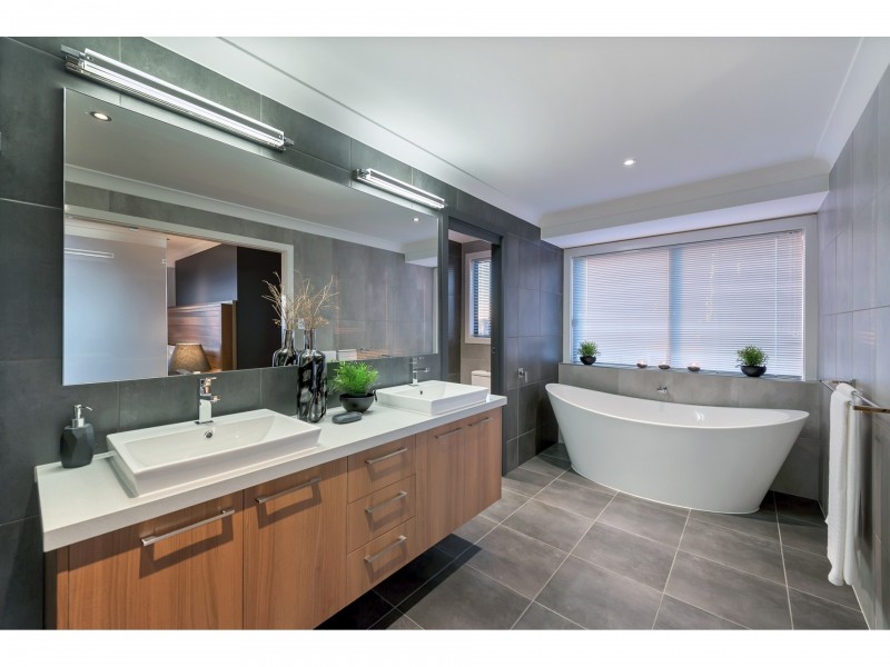 155 Gibson Crescent, Bellbowrie QLD 4070