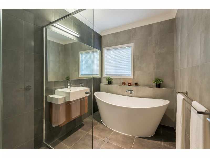 155 Gibson Crescent, Bellbowrie QLD 4070