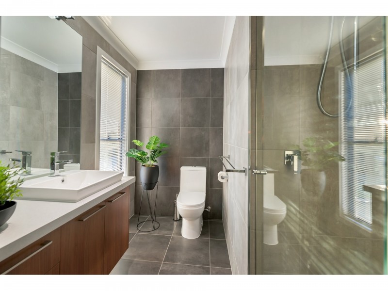 155 Gibson Crescent, Bellbowrie QLD 4070