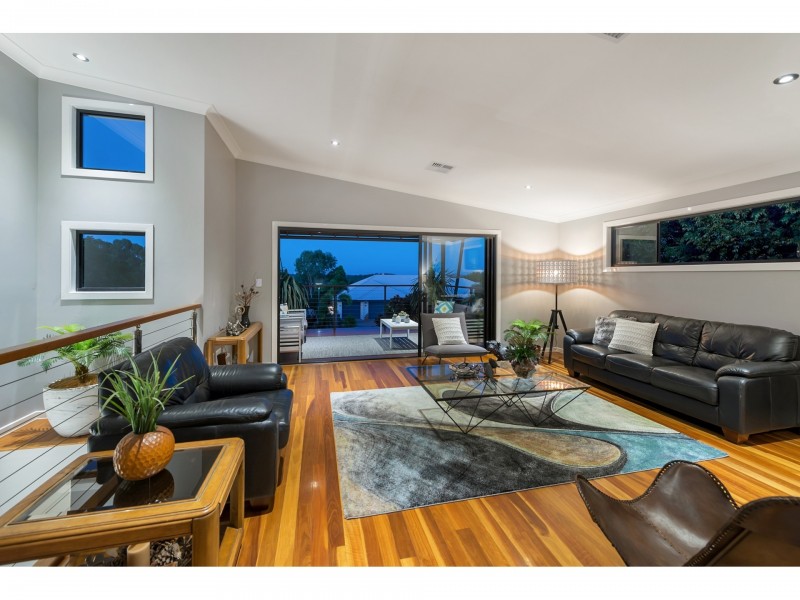 155 Gibson Crescent, Bellbowrie QLD 4070