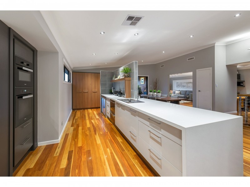 155 Gibson Crescent, Bellbowrie QLD 4070