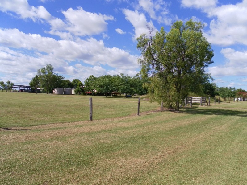 94 North Street, Banana QLD 4702