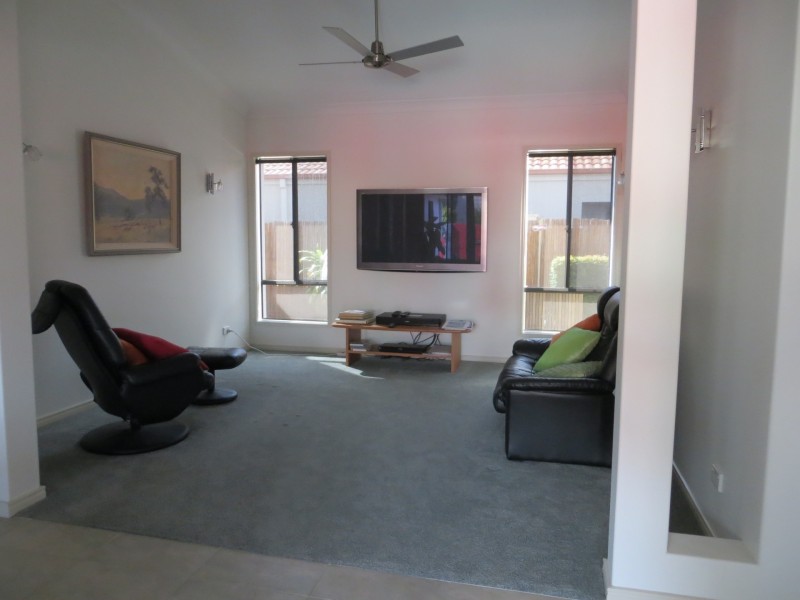 6 Essen Place, Oxenford QLD 4210