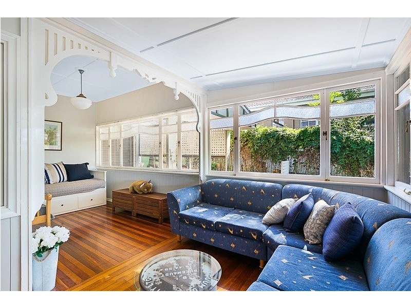 1A Curzon Street, Mount Lofty QLD 4350