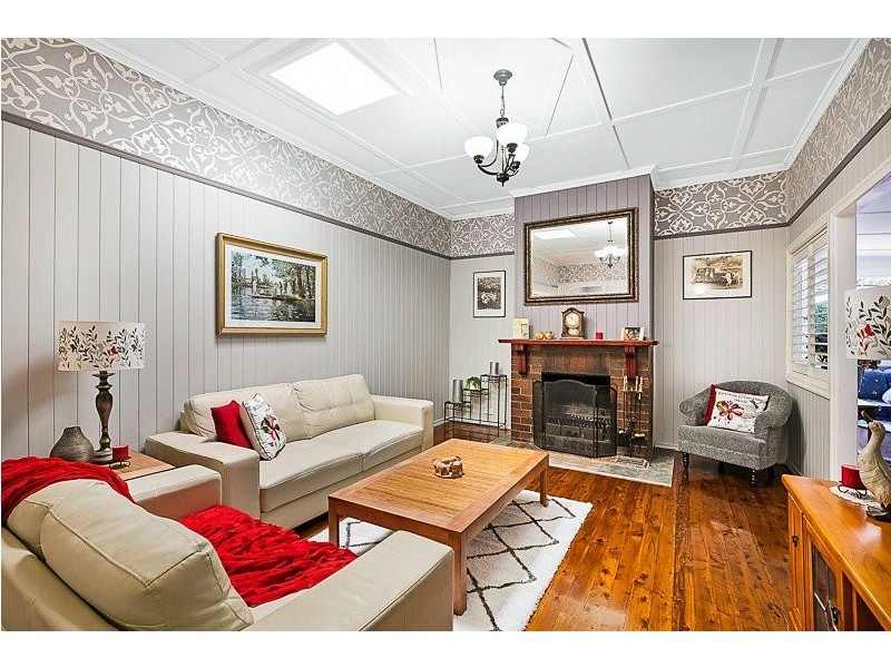 1A Curzon Street, Mount Lofty QLD 4350
