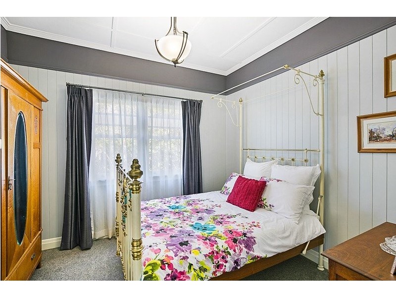 1A Curzon Street, Mount Lofty QLD 4350