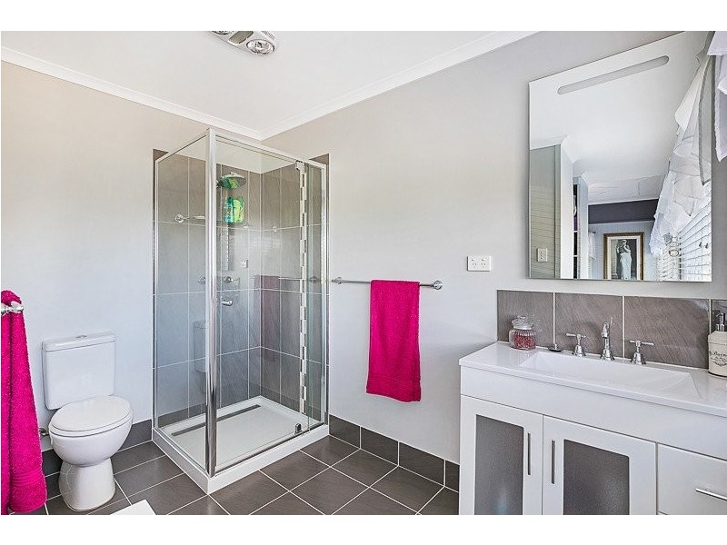 1A Curzon Street, Mount Lofty QLD 4350