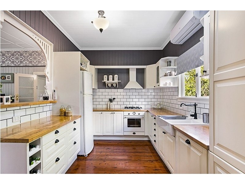 1A Curzon Street, Mount Lofty QLD 4350