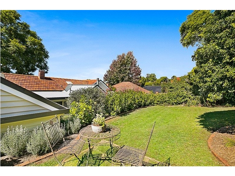 1A Curzon Street, Mount Lofty QLD 4350