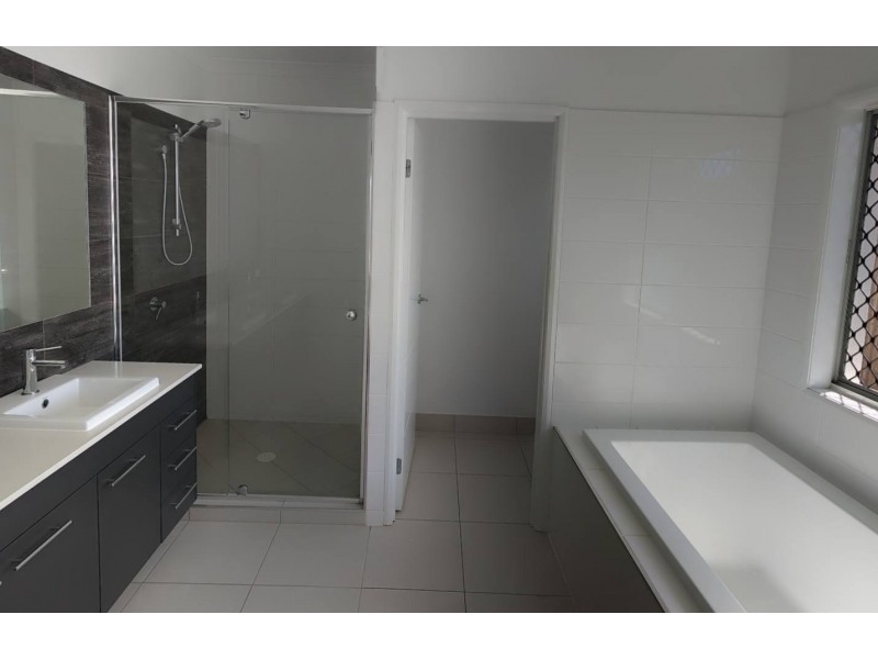 26 Mokera Street, Coral Cove QLD 4670