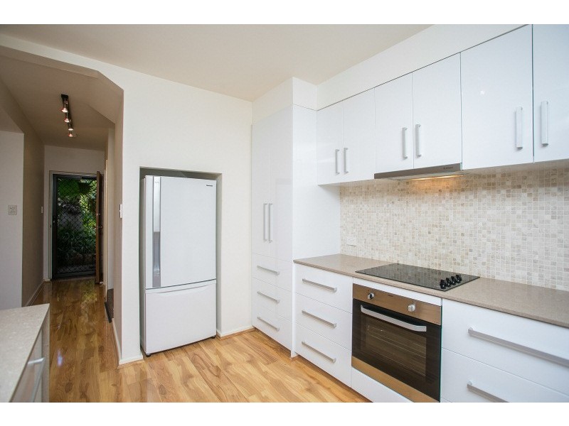 4/11 South Terrace, Como WA 6152