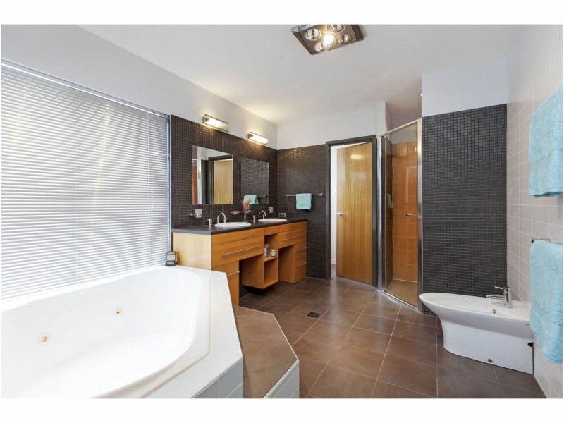 2 Kurrewa Lane, Coomera Waters QLD 4209