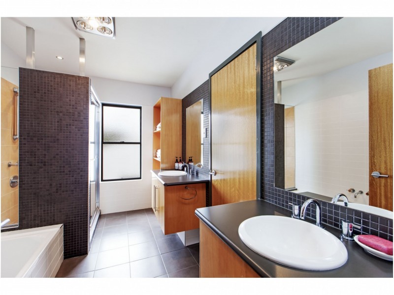 2 Kurrewa Lane, Coomera Waters QLD 4209