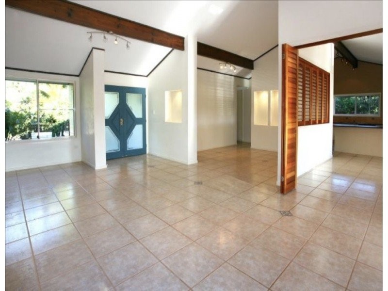 6 Cedar Place, Broadbeach Waters QLD 4218