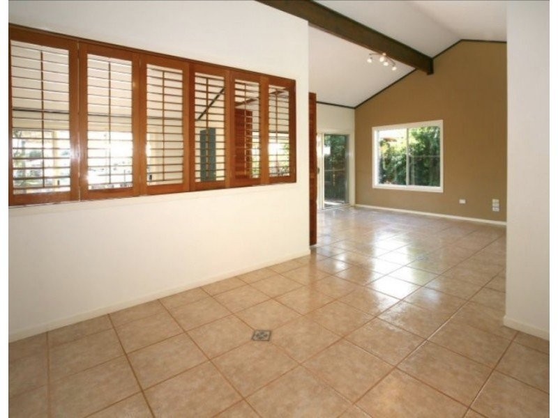 6 Cedar Place, Broadbeach Waters QLD 4218
