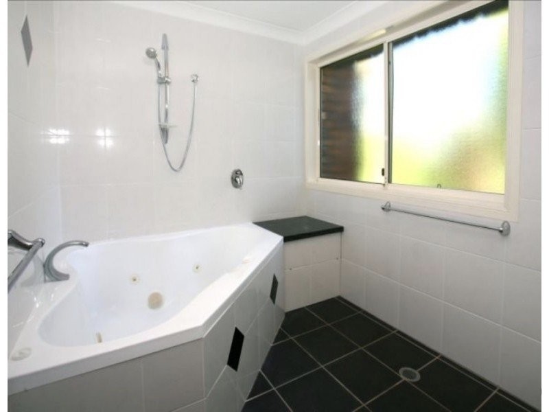6 Cedar Place, Broadbeach Waters QLD 4218