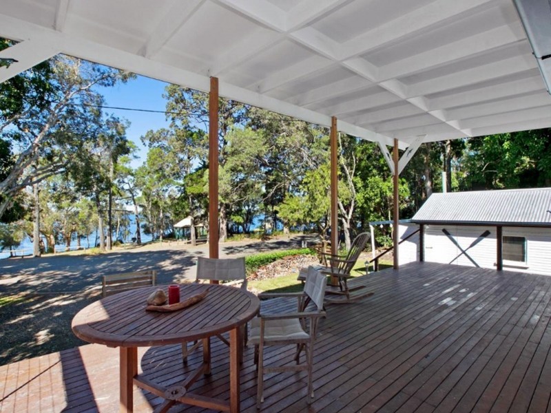 8 Boreen Parade, Boreen Point QLD 4565