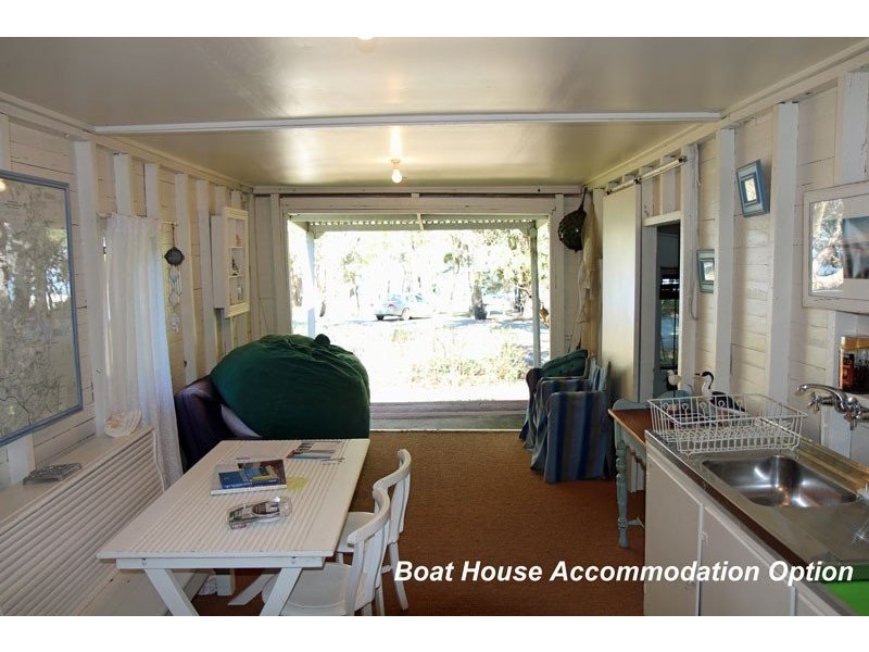 8 Boreen Parade, Boreen Point QLD 4565