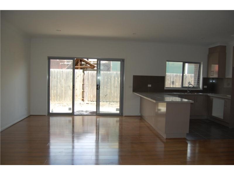 2/12 Gunnedah street, Sunshine VIC 3020