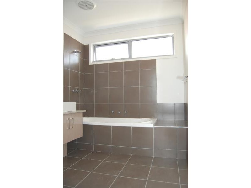 2/12 Gunnedah street, Sunshine VIC 3020