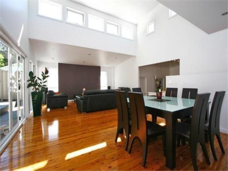 33 HUTTON AVENUE, Bulli NSW 2516