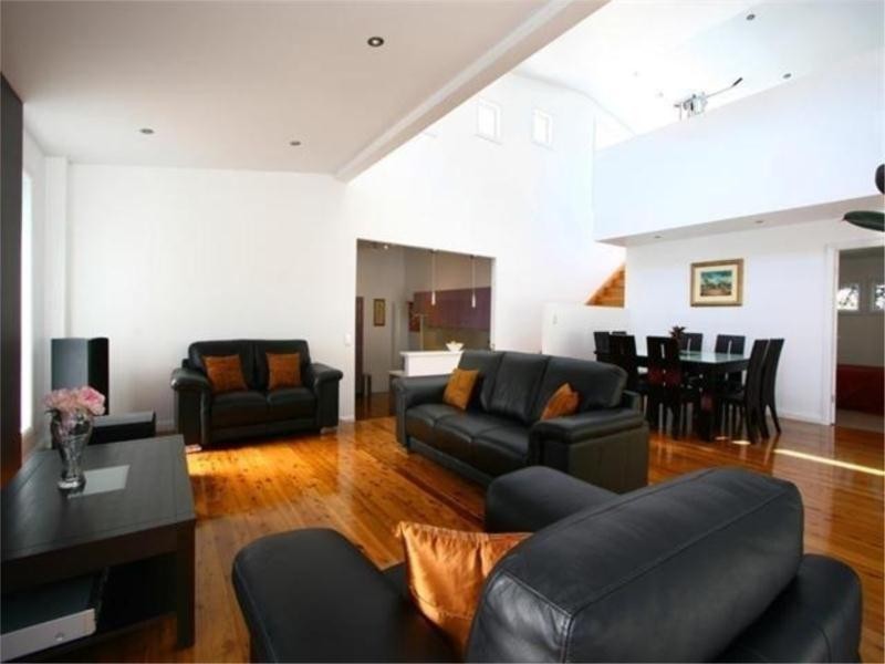 33 HUTTON AVENUE, Bulli NSW 2516