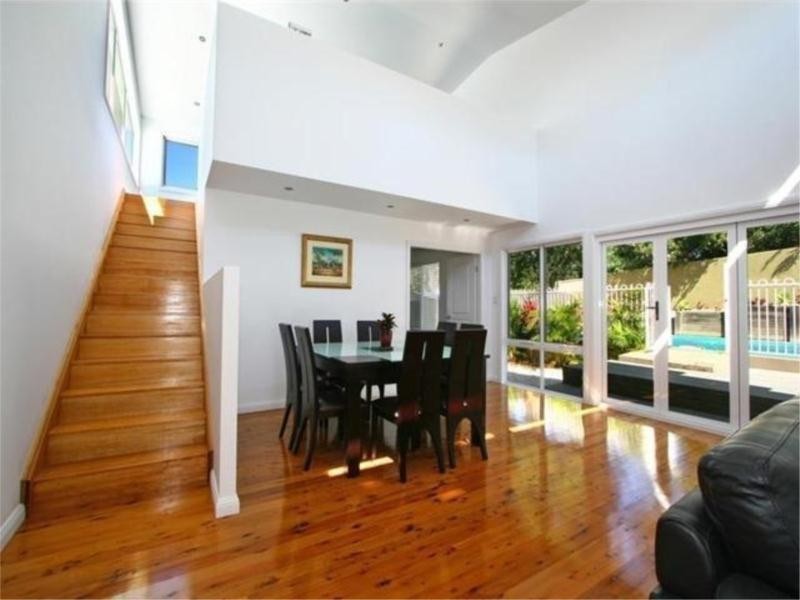 33 HUTTON AVENUE, Bulli NSW 2516