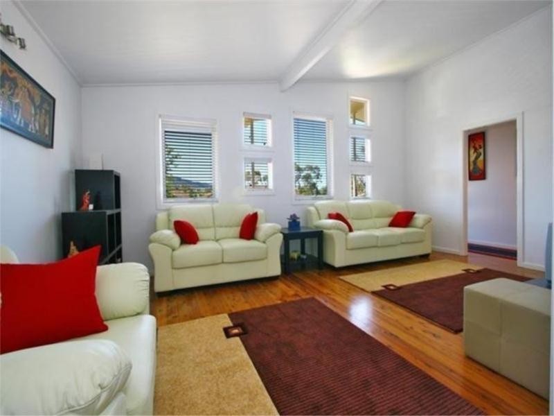 33 HUTTON AVENUE, Bulli NSW 2516