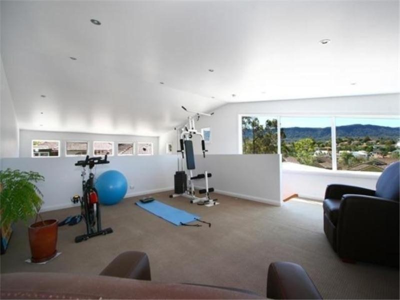 33 HUTTON AVENUE, Bulli NSW 2516