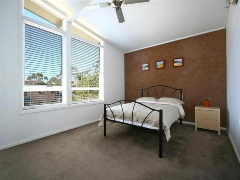 33 HUTTON AVENUE, Bulli NSW 2516