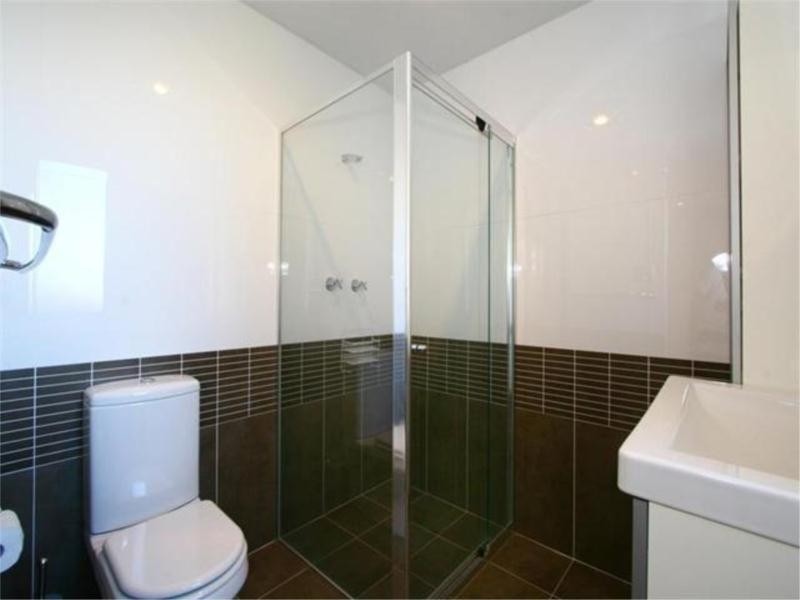 33 HUTTON AVENUE, Bulli NSW 2516