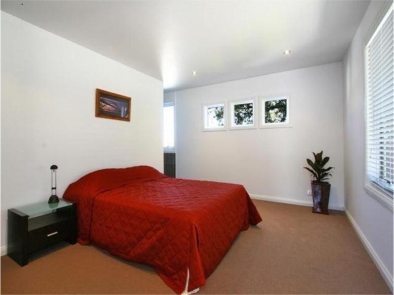 33 HUTTON AVENUE, Bulli NSW 2516