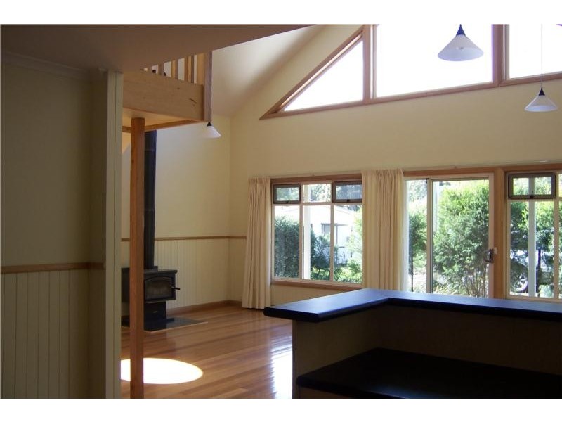 5A Philip St, Aireys Inlet VIC 3231