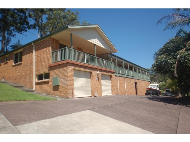 11 Robert Holl Drive, Ourimbah NSW 2258