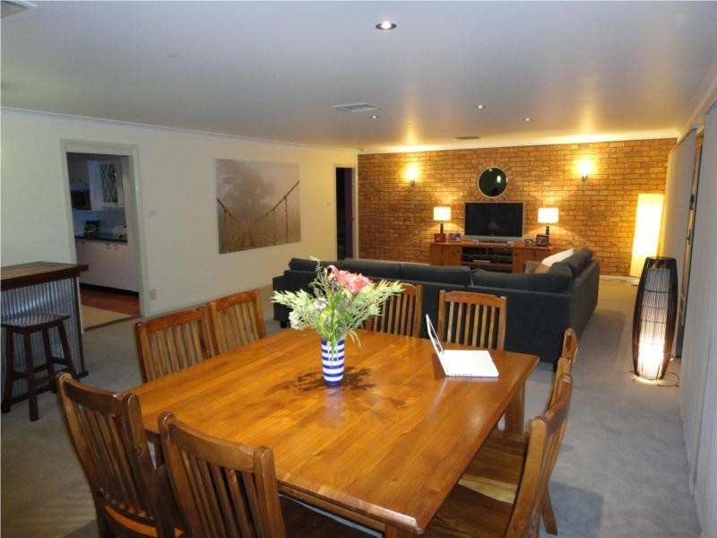 11 Robert Holl Drive, Ourimbah NSW 2258