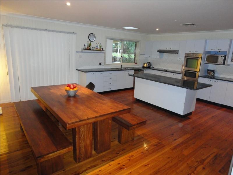 11 Robert Holl Drive, Ourimbah NSW 2258