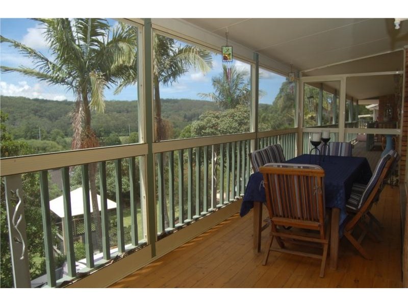 11 Robert Holl Drive, Ourimbah NSW 2258